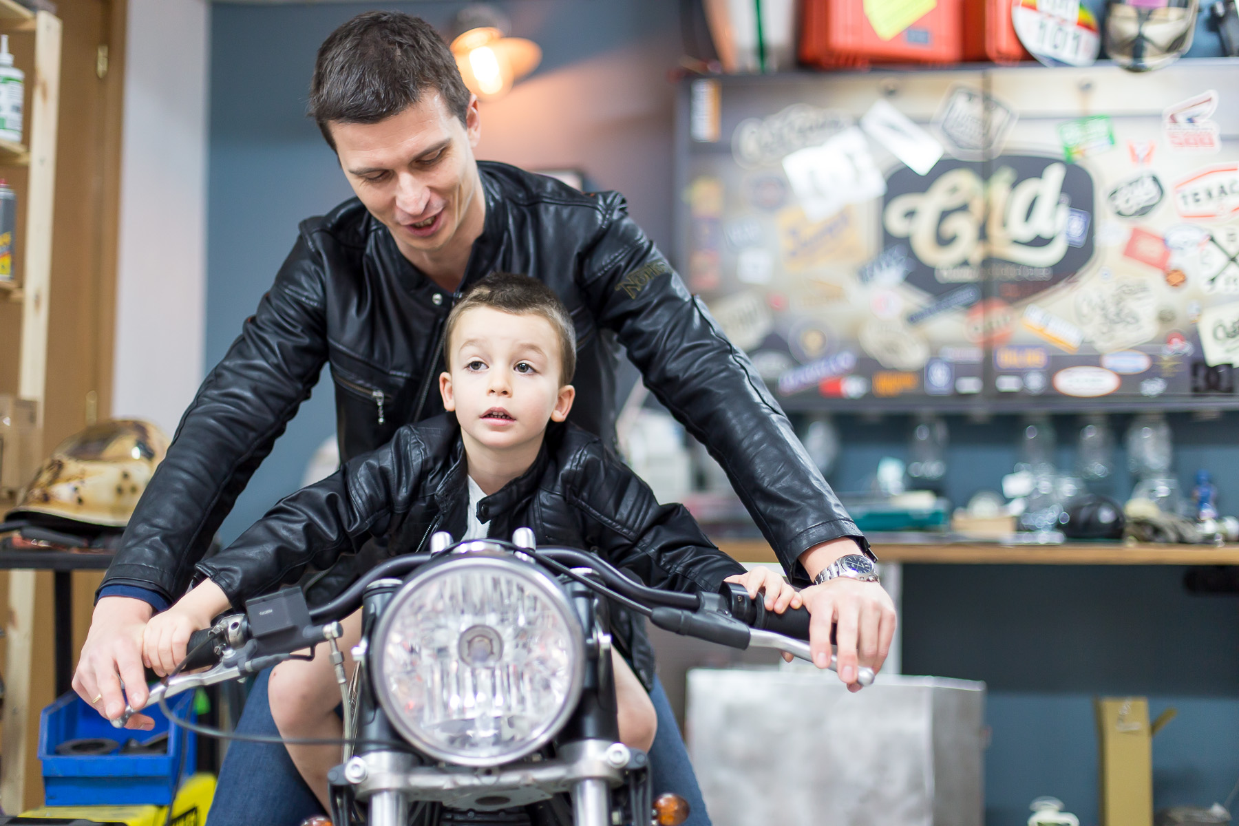 Papá motero, Cafe Racer Dreams (CRD Motorcycles)